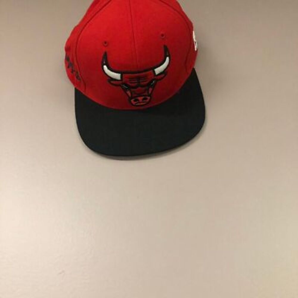 Mitchell-ness Men's Red and Black Hat